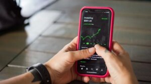 Les meilleures applications pour acheter et vendre des actions depuis votre mobile