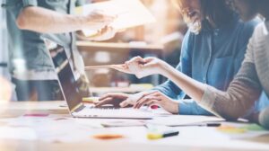 Trouver l&rsquo;équilibre parfait : marketing numérique créatif ou axé sur les données