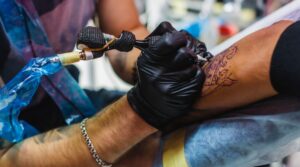 Les meilleures chaînes YouTube si vous allez vous faire tatouer