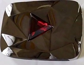 bouton diamant rouge youtuber