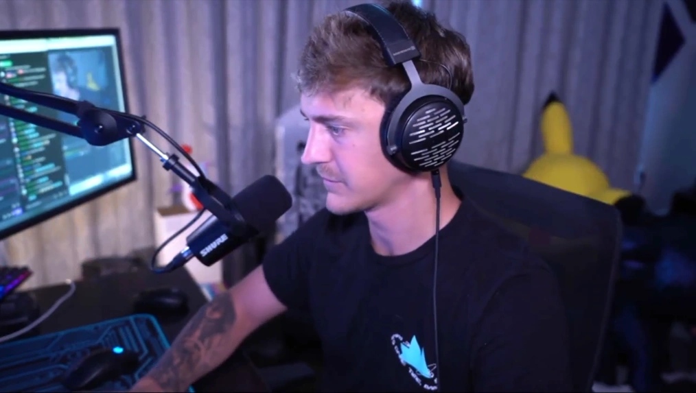 Photo de ninja dans le flux