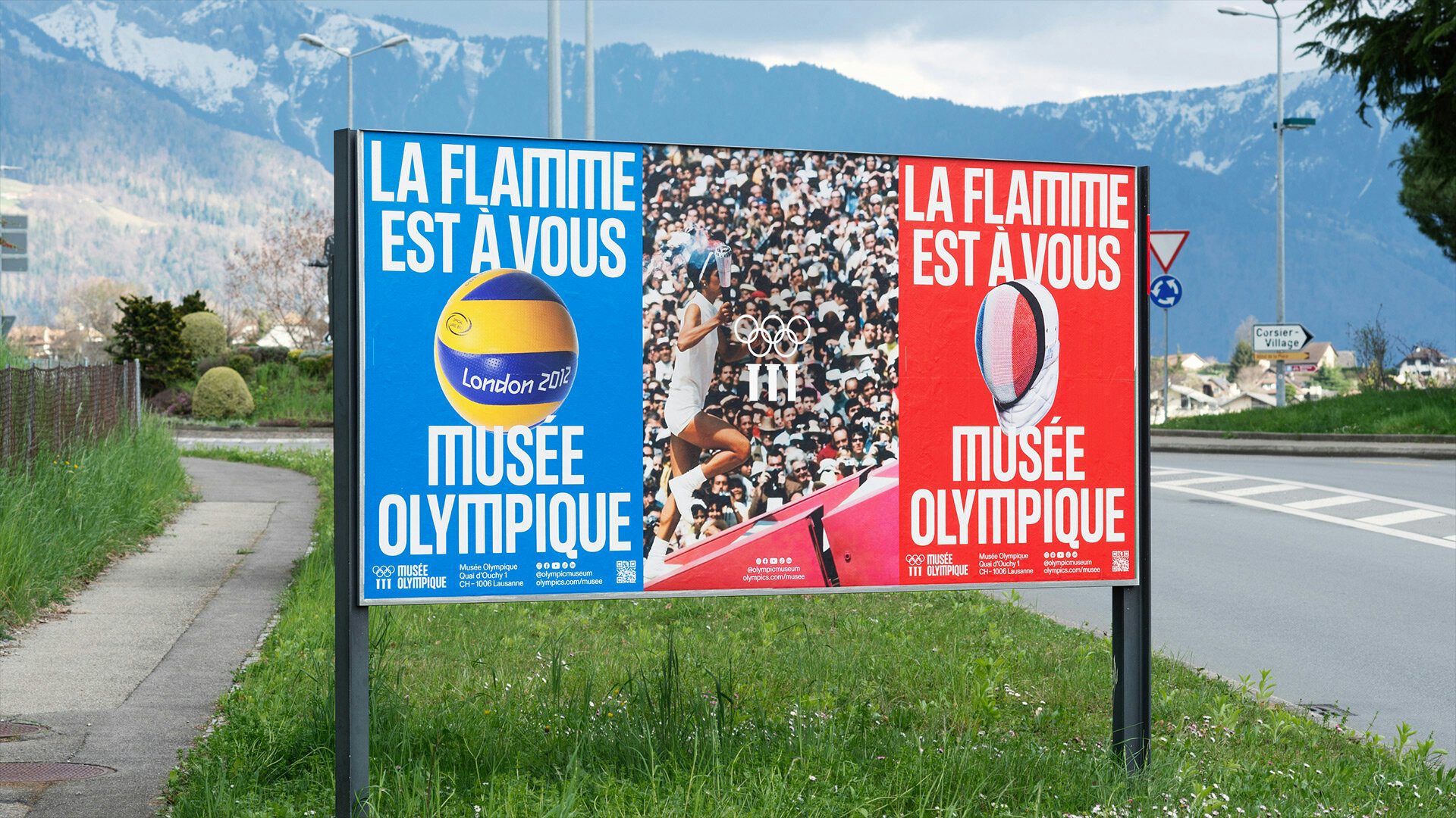 Affiche promotionnelle du Musée Olympique arborant sa nouvelle identité visuelle et la phrase « la flamme est à vous ». En arrière-plan de la photo, un paysage montagneux enneigé