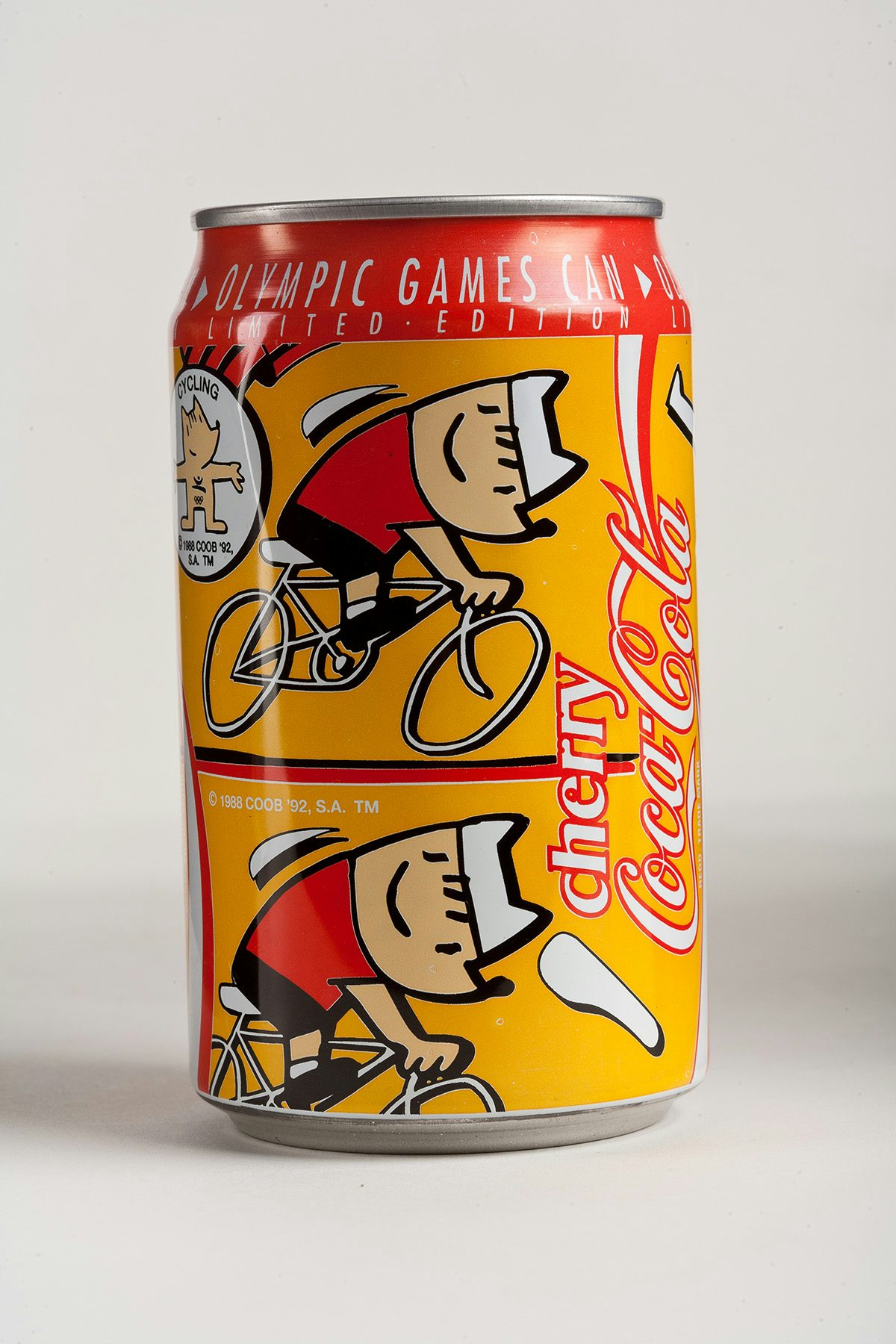 Canette de Coca-Cola avec des illustrations de cyclistes dans une palette orange et rouge créée pour les Jeux olympiques de 1992