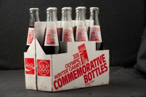 L'emballage des Jeux Olympiques de Coca-Cola à travers les âges