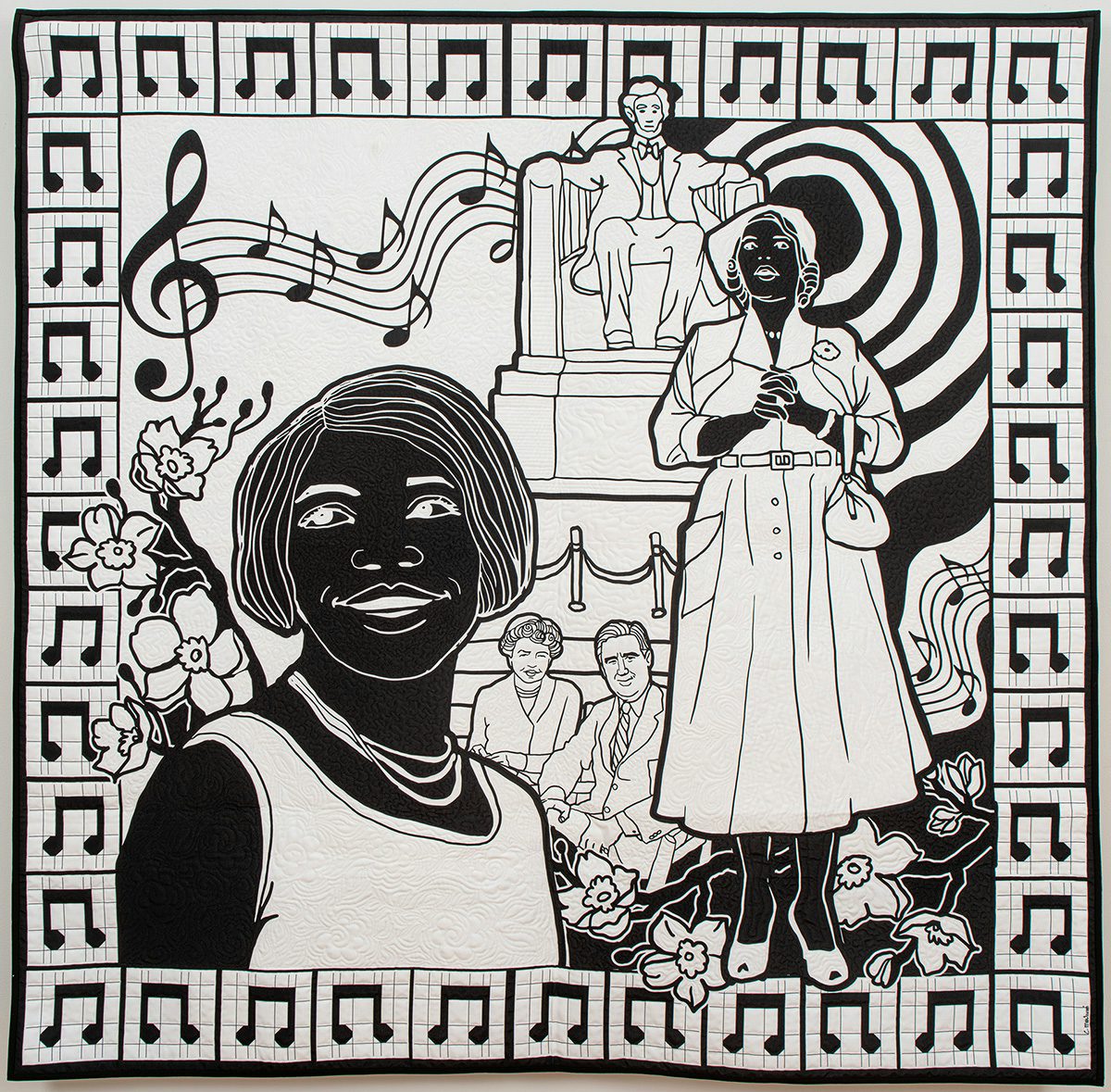 Couette noire et blanche représentant des figures féminines