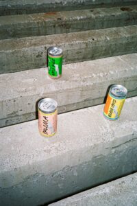La gamme de cocktails Contraband utilise un design énigmatique